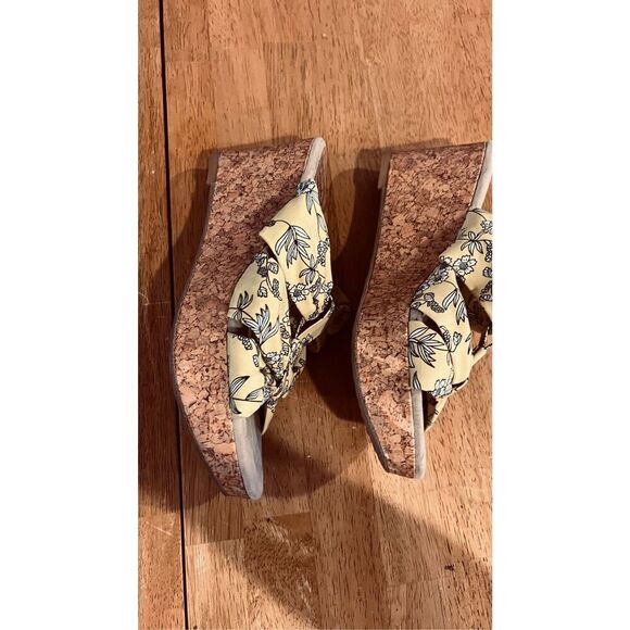 New York Transit Black Yellow FLoral COrk Wedges SHoes  Sandals Size 8.5 - Picture 3 of 12